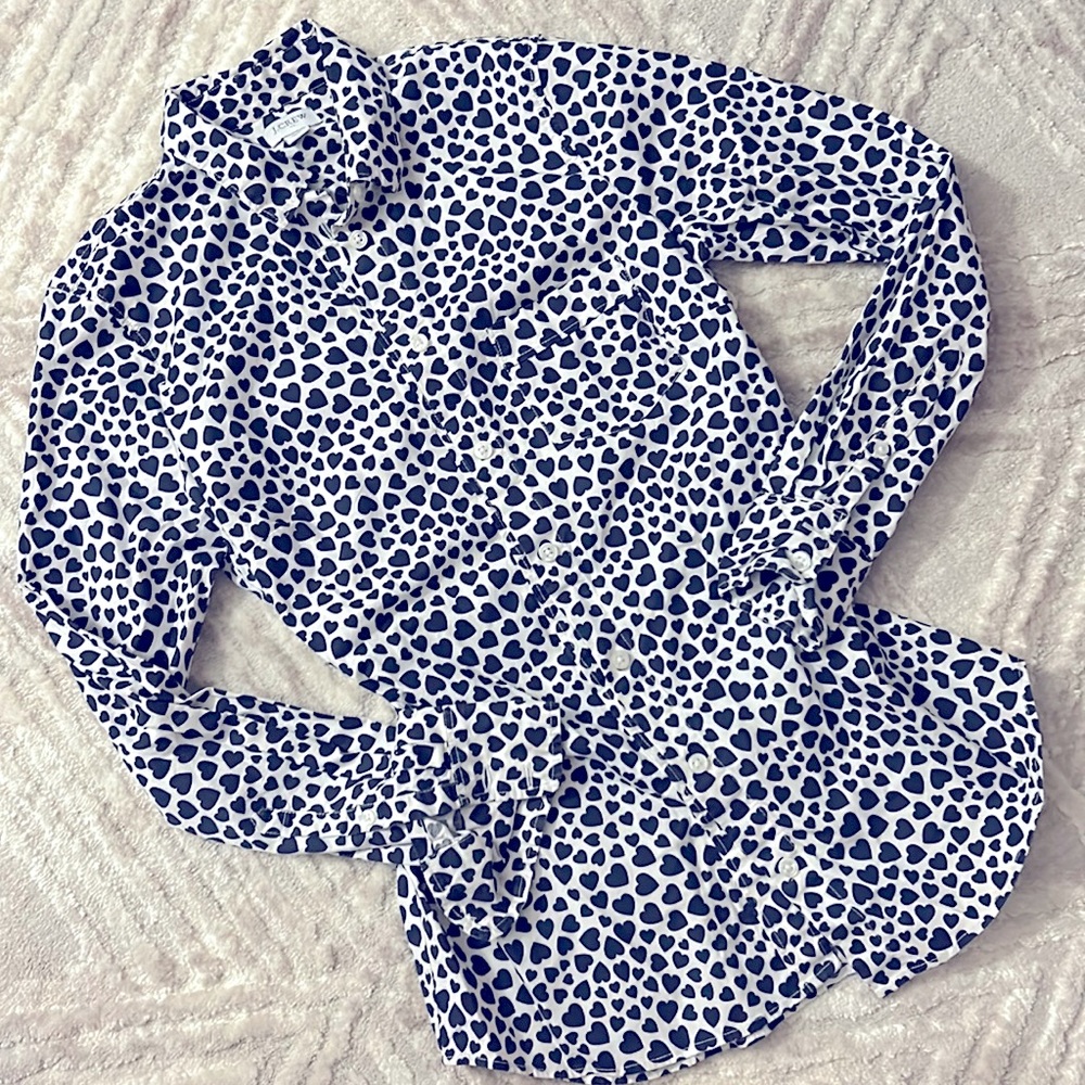 J. Crew Button Down Navy Blue Heart Print White Blouse Size XS LIKE NEW Preppy